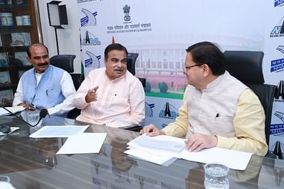CM Dhami met Gadkari and Yadav, hydropower-ropeway projects got approval