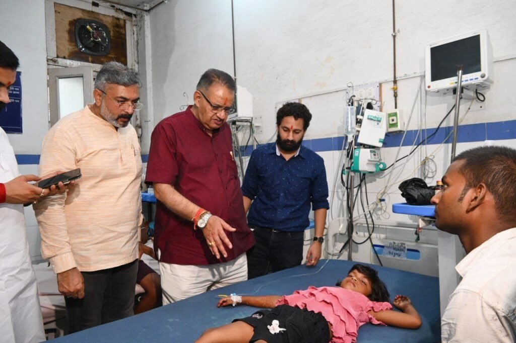 Cabinet Minister Ganesh Joshi met the injured in the Haridwar Mansa Devi temple accident and expressed condolences