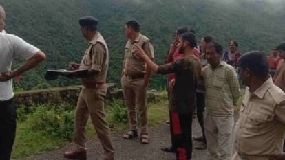 A person died after falling from a rock into a stream, he was a teacher in Primary School Banani Rudraprayag