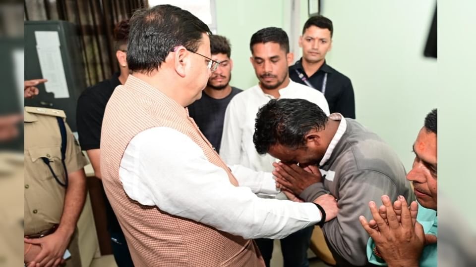 CM Dhami inspected the disaster affected area, victims shed tears in the relief camp, photos