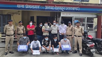 Big action by police and STF, illegal casino caught in a house in the middle of the forest, 12 people arrested