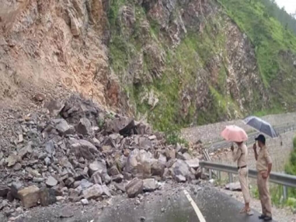 Kedarnath Highway… Heavy landslide on Jawadi bypass, two-way traffic closed