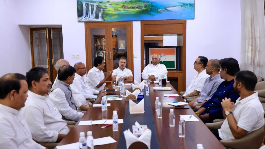 Rahul-Kharge brainstorm with Bihar leaders