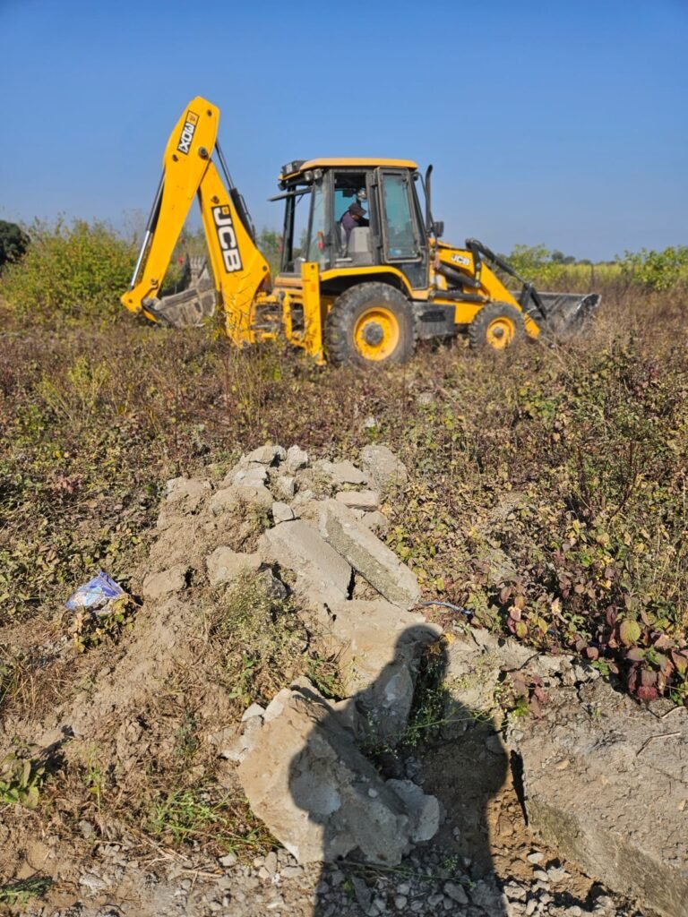 MDDA takes strict action against illegal plotting and construction, demolishes 22 bighas of land