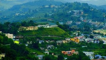 Uttarakhand Weather: Pleasant mountain weather, clouds covering the peaks; severe cold in the morning and evening