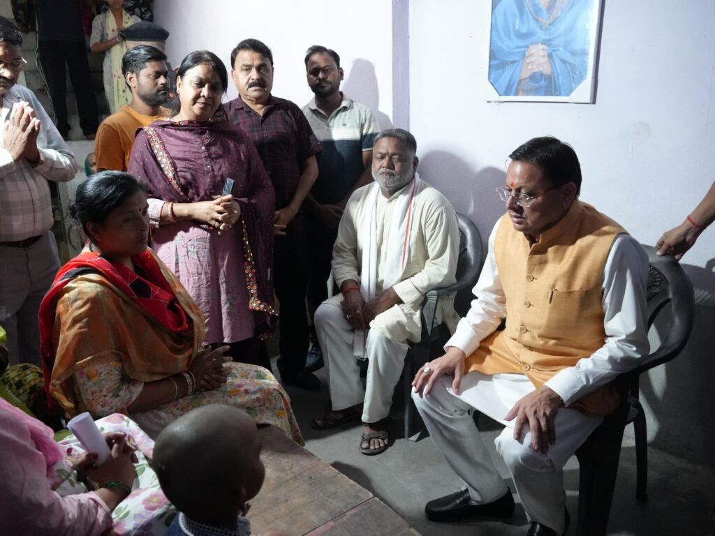 Chief Minister Dhami met with bereaved families in Khatima and listened to public grievances