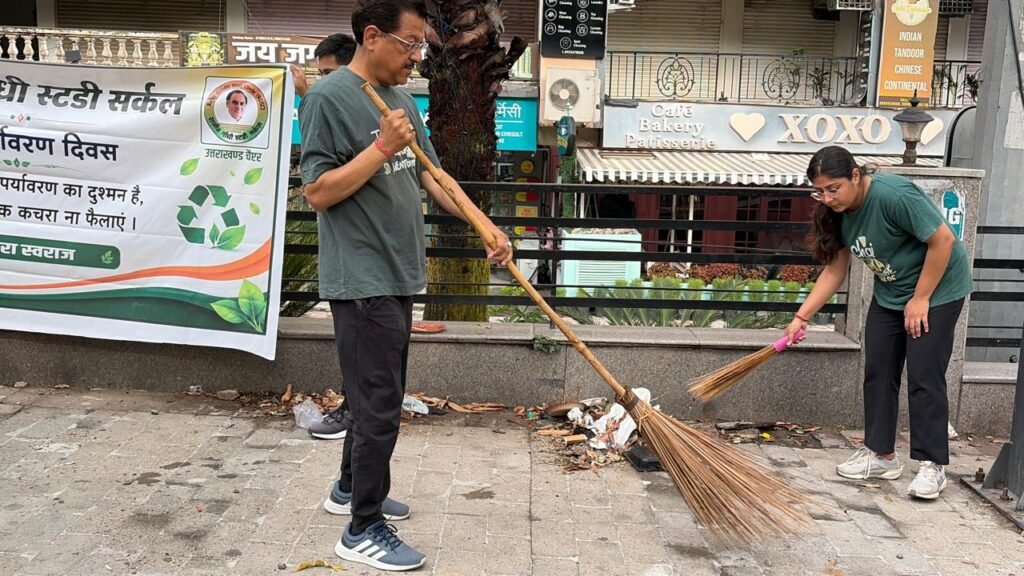 Rajiv Gandhi Study Circle’s Cleanliness and Awareness Campaign