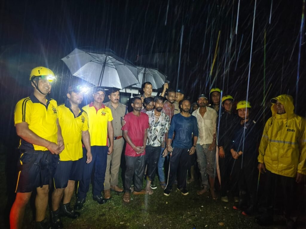 Dehradun: SDRF rescues 7 people stranded in a swollen river