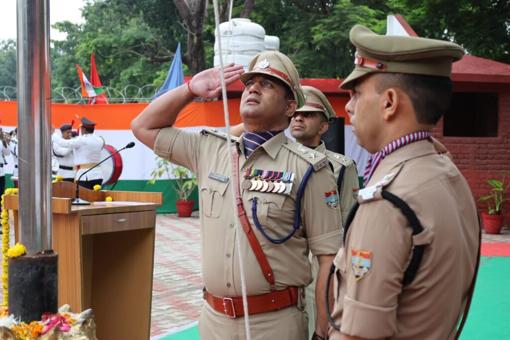 SSP Dehradun hoisted the flag at the Police Lines