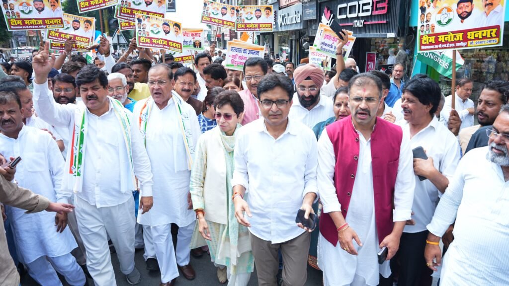 Congress launches a protest against the Election Commission; gheraos the Secretariat and burns an effigy
